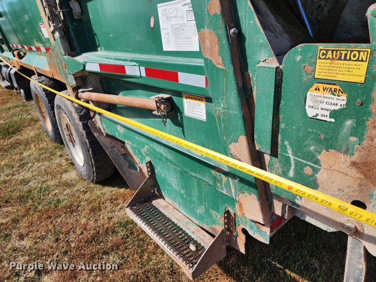 image for item KH9212 2005 International 7600  refuse truck