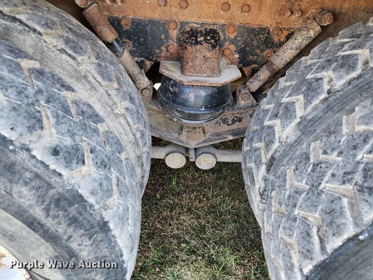 image for item KH9212 2005 International 7600  refuse truck