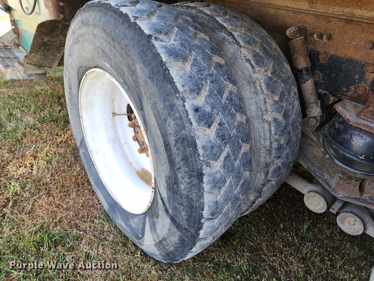 image for item KH9212 2005 International 7600  refuse truck