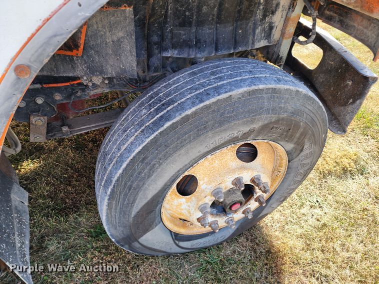 image for item KH9212 2005 International 7600  refuse truck