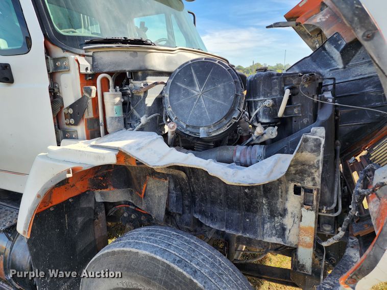 image for item KH9212 2005 International 7600  refuse truck