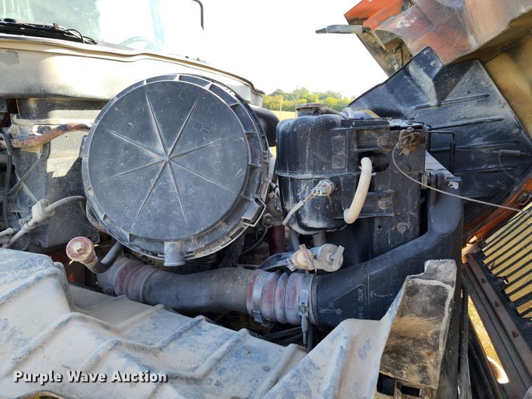 image for item KH9212 2005 International 7600  refuse truck