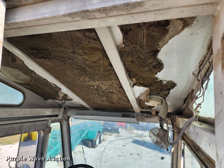 image for item KH9213 2006 Kalmar 30  yard truck