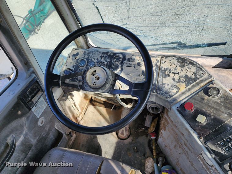 image for item KH9213 2006 Kalmar 30  yard truck