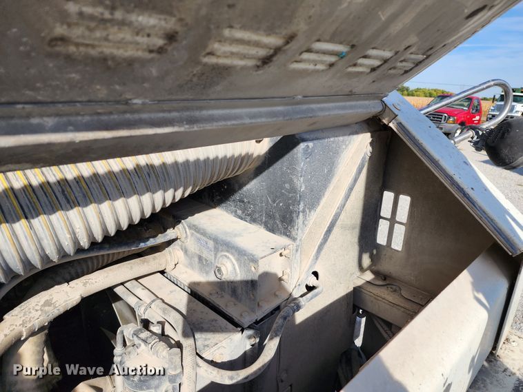 image for item KH9213 2006 Kalmar 30  yard truck