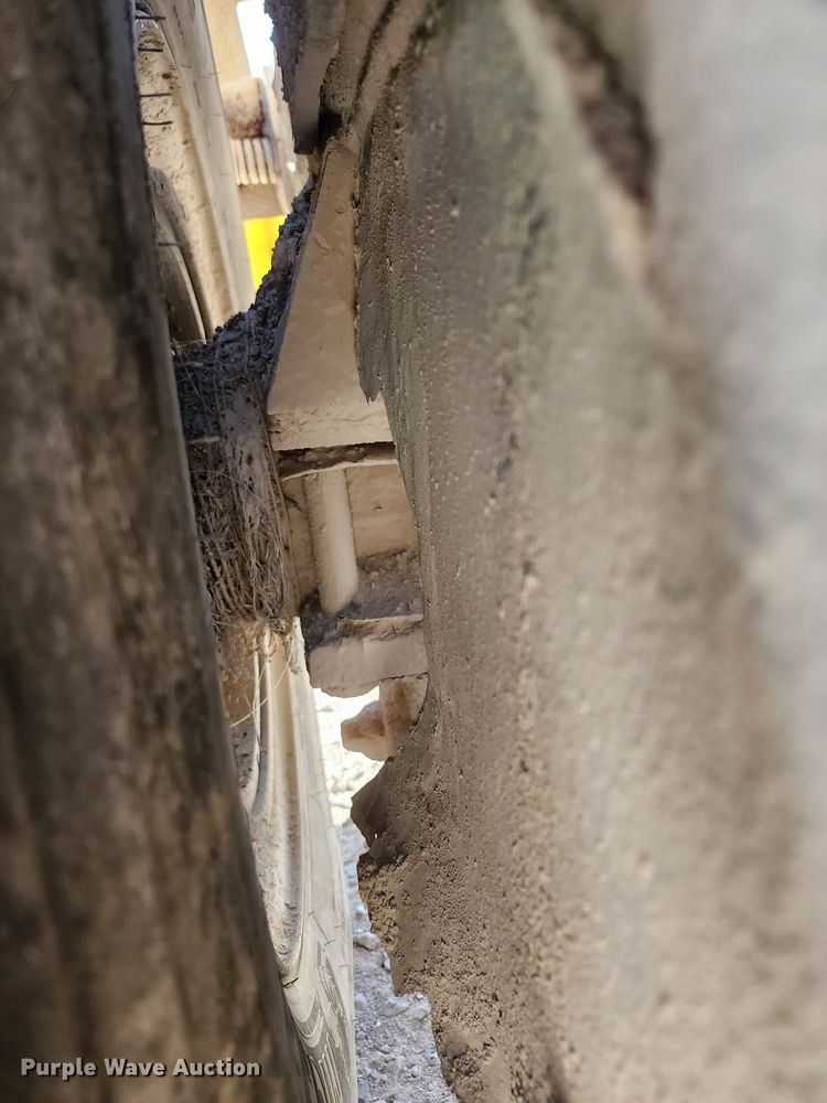 image for item KH9213 2006 Kalmar 30  yard truck