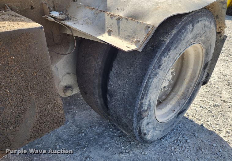 image for item KH9213 2006 Kalmar 30  yard truck