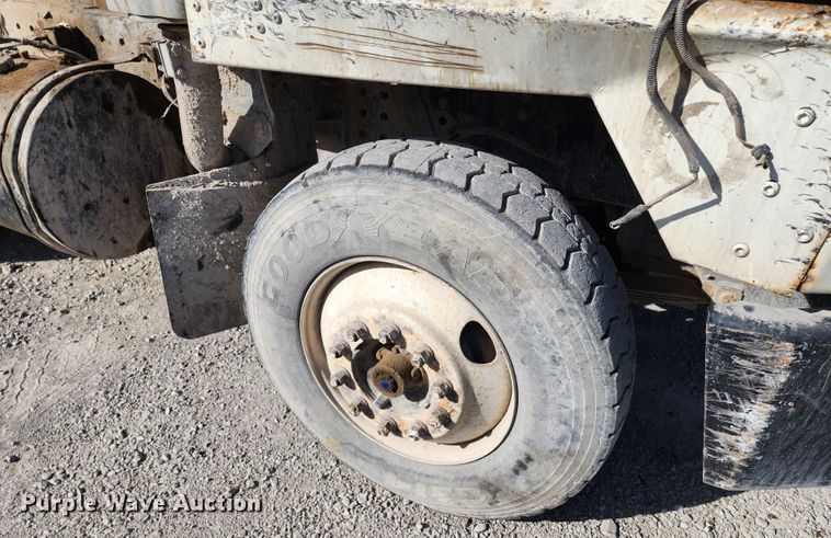 image for item KH9213 2006 Kalmar 30  yard truck