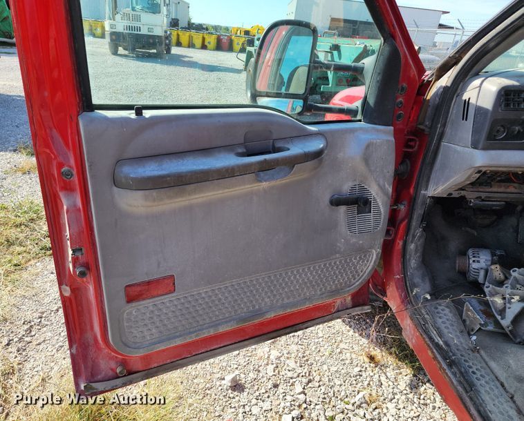 image for item KH9215 1999 Ford F550  truck cab and chassis