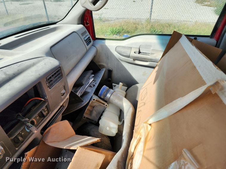 image for item KH9215 1999 Ford F550  truck cab and chassis