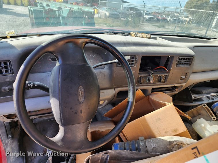 image for item KH9215 1999 Ford F550  truck cab and chassis