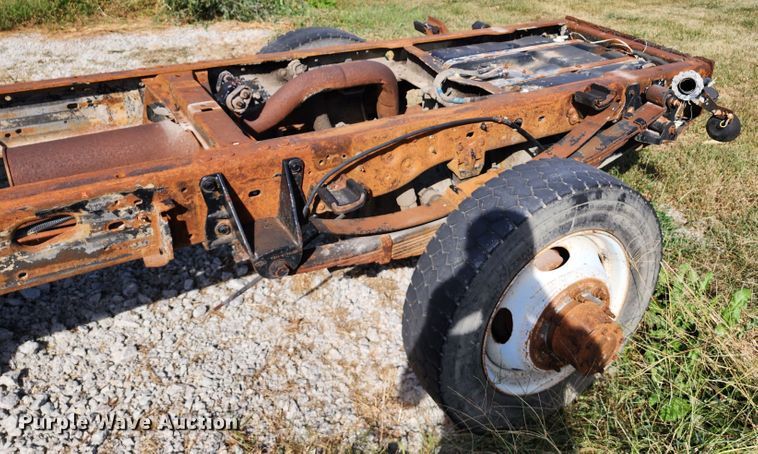 image for item KH9215 1999 Ford F550  truck cab and chassis