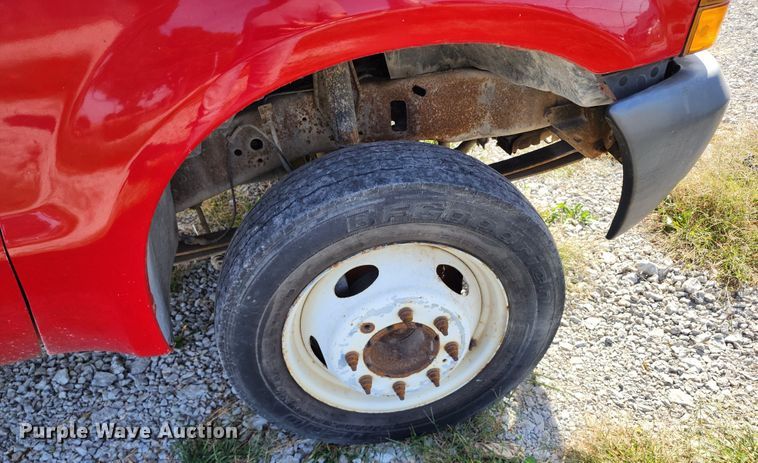 image for item KH9215 1999 Ford F550  truck cab and chassis