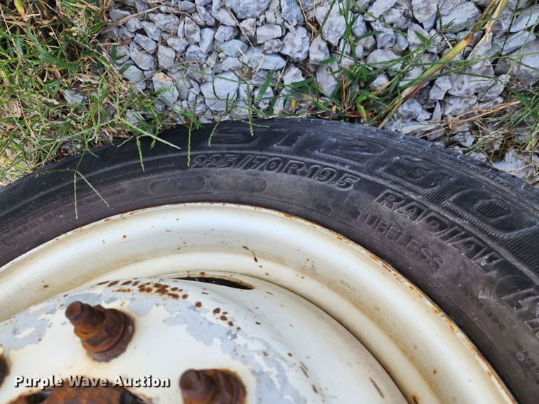 image for item KH9215 1999 Ford F550  truck cab and chassis