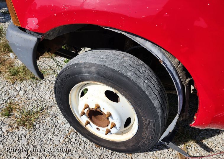 image for item KH9215 1999 Ford F550  truck cab and chassis