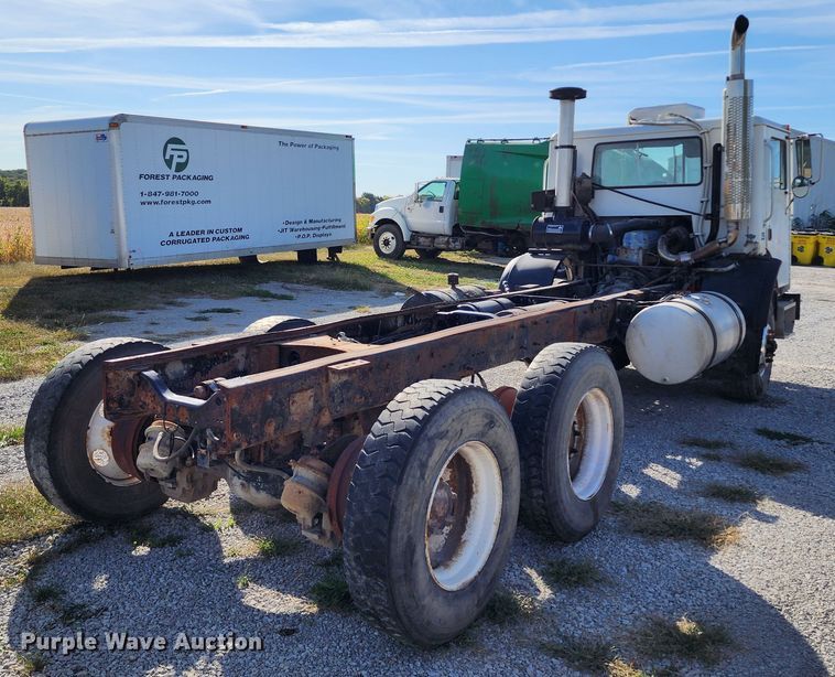 image for item KH9217 2001 Mack MR  truck cab and chassis