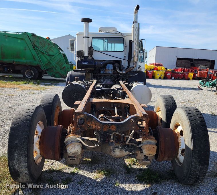 image for item KH9217 2001 Mack MR  truck cab and chassis