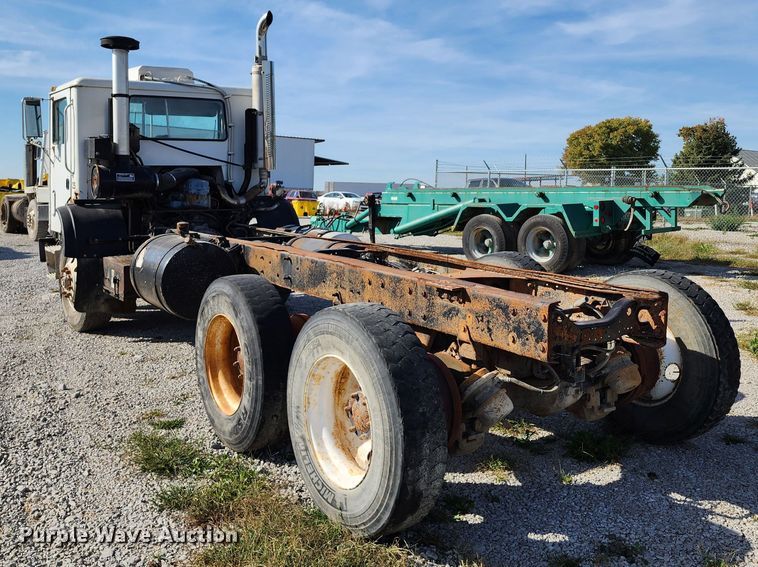 image for item KH9217 2001 Mack MR  truck cab and chassis