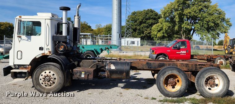 image for item KH9217 2001 Mack MR  truck cab and chassis