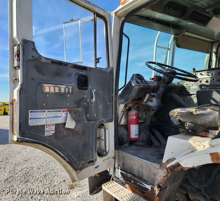 image for item KH9217 2001 Mack MR  truck cab and chassis