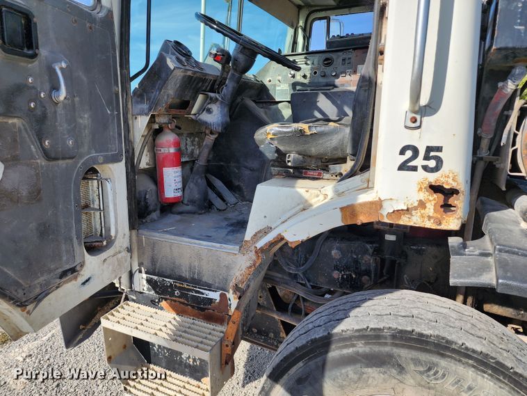 image for item KH9217 2001 Mack MR  truck cab and chassis