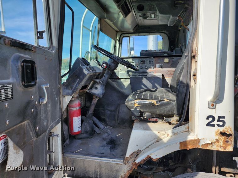 image for item KH9217 2001 Mack MR  truck cab and chassis