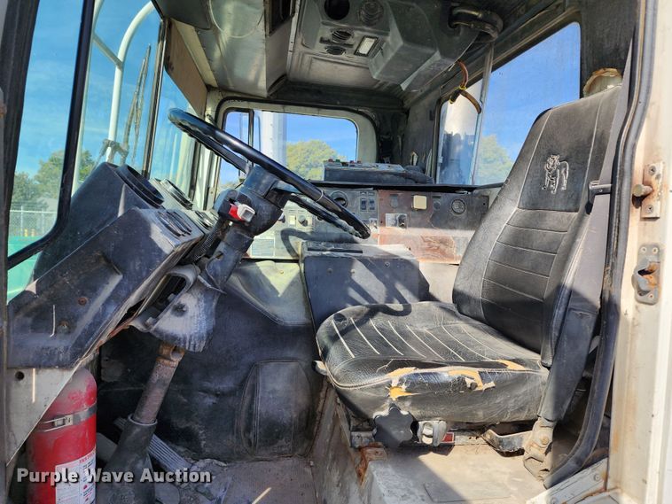 image for item KH9217 2001 Mack MR  truck cab and chassis