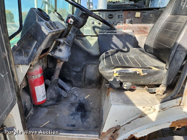 image for item KH9217 2001 Mack MR  truck cab and chassis