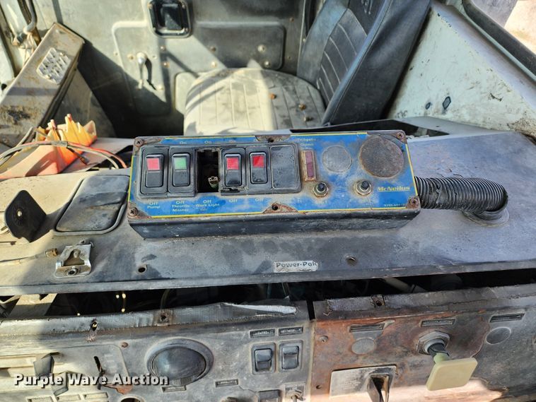 image for item KH9217 2001 Mack MR  truck cab and chassis