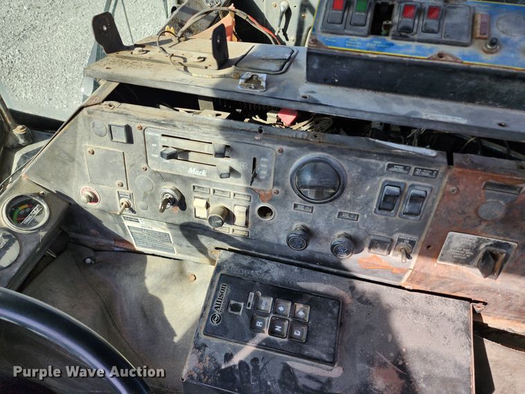 image for item KH9217 2001 Mack MR  truck cab and chassis