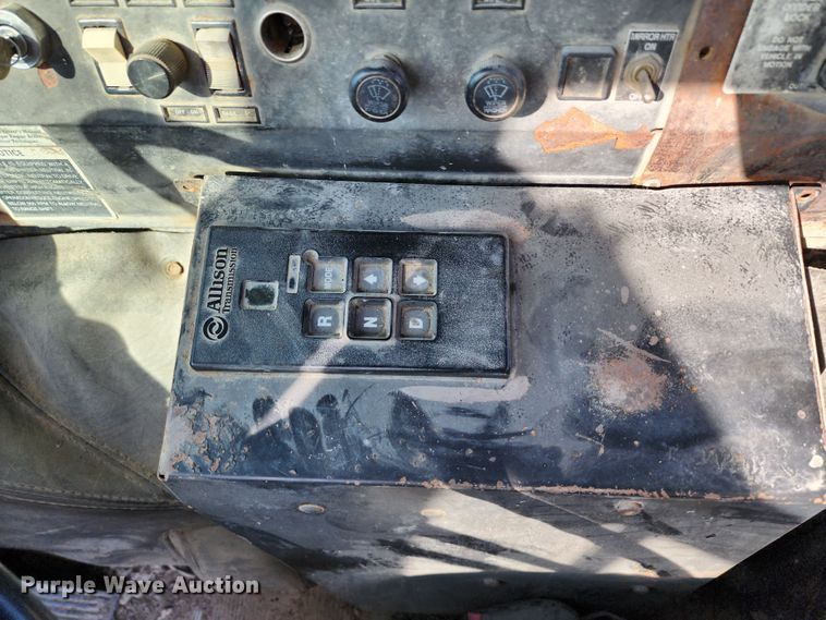 image for item KH9217 2001 Mack MR  truck cab and chassis