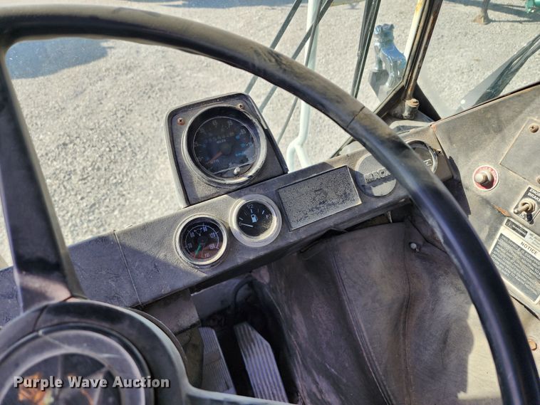 image for item KH9217 2001 Mack MR  truck cab and chassis