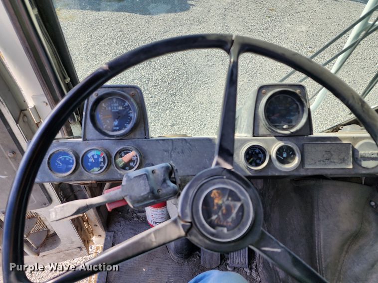 image for item KH9217 2001 Mack MR  truck cab and chassis