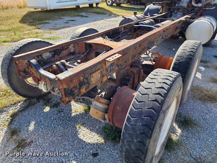 image for item KH9217 2001 Mack MR  truck cab and chassis