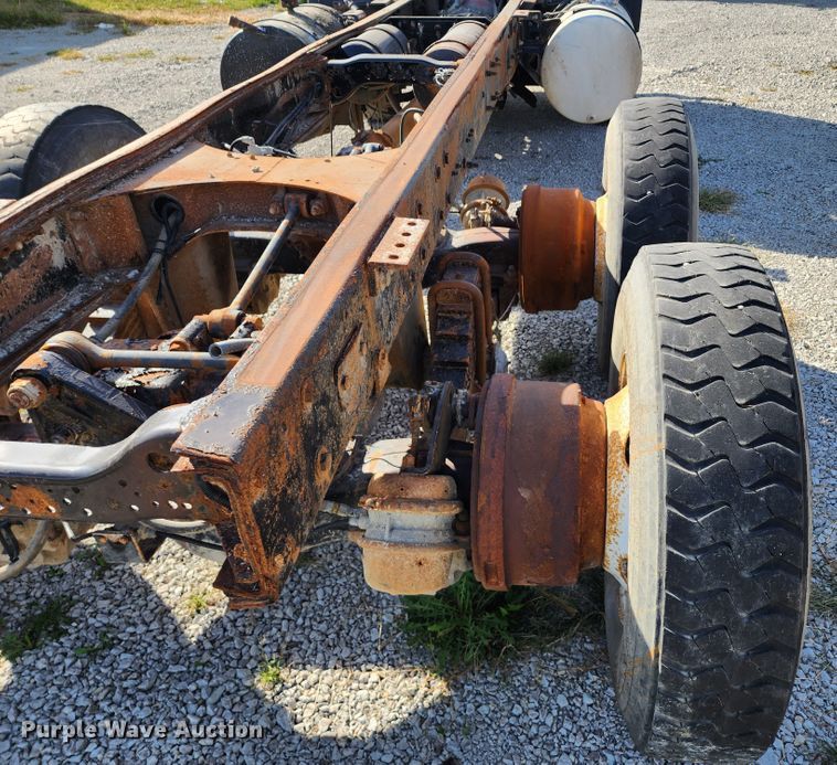 image for item KH9217 2001 Mack MR  truck cab and chassis