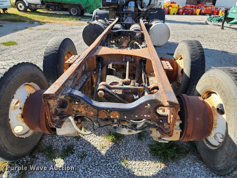 image for item KH9217 2001 Mack MR  truck cab and chassis