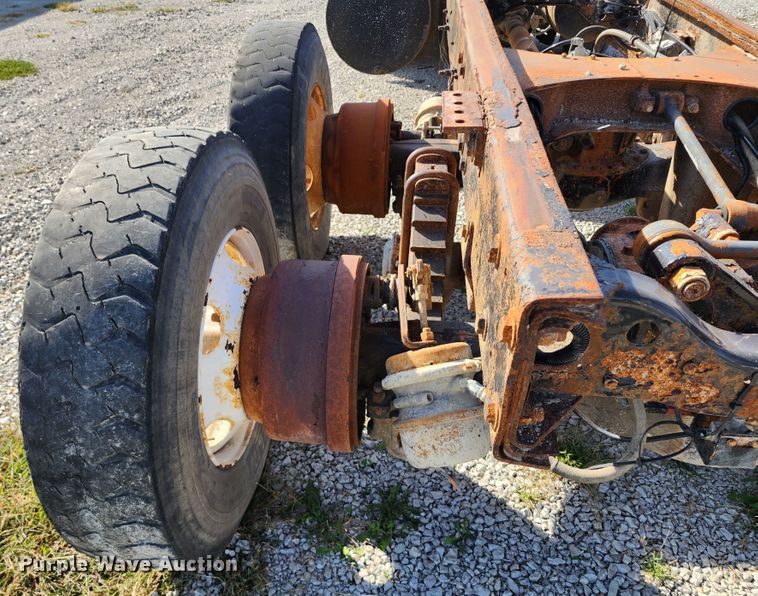 image for item KH9217 2001 Mack MR  truck cab and chassis