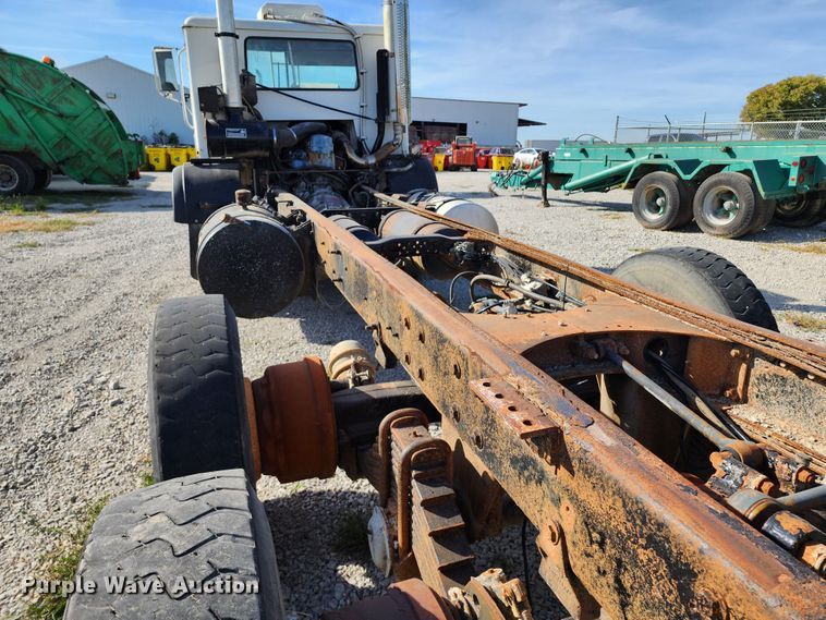 image for item KH9217 2001 Mack MR  truck cab and chassis