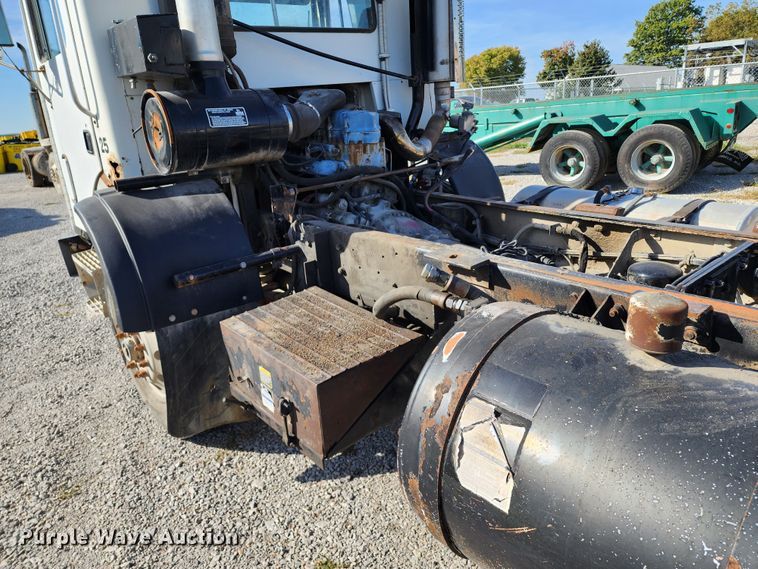 image for item KH9217 2001 Mack MR  truck cab and chassis