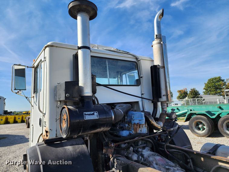 image for item KH9217 2001 Mack MR  truck cab and chassis