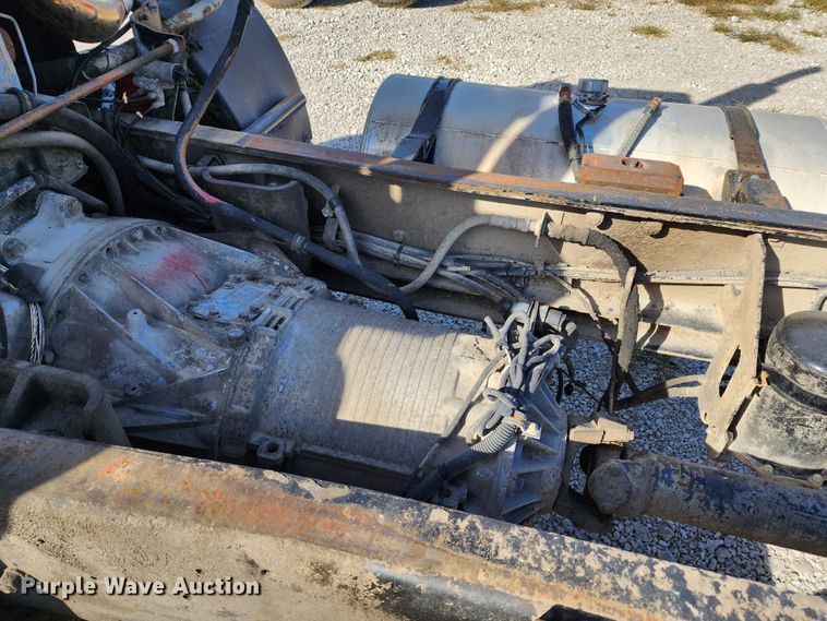 image for item KH9217 2001 Mack MR  truck cab and chassis