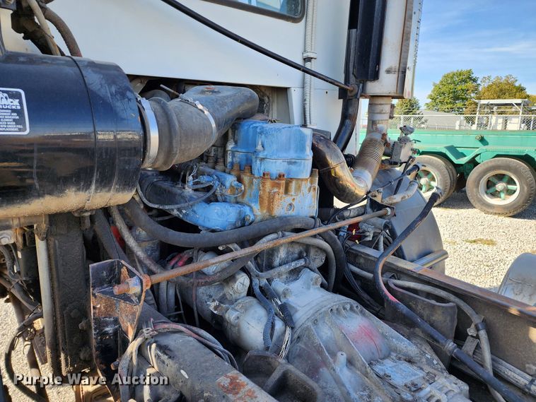 image for item KH9217 2001 Mack MR  truck cab and chassis