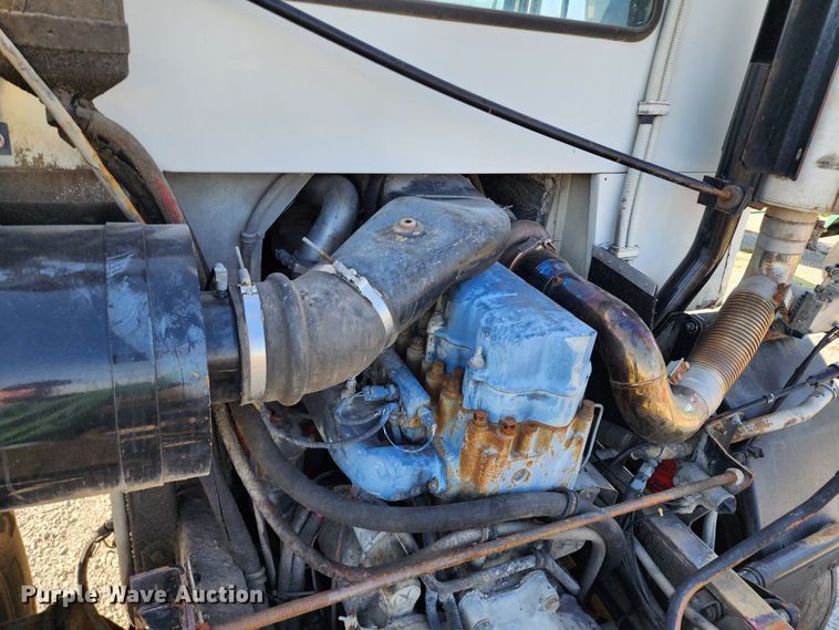 image for item KH9217 2001 Mack MR  truck cab and chassis