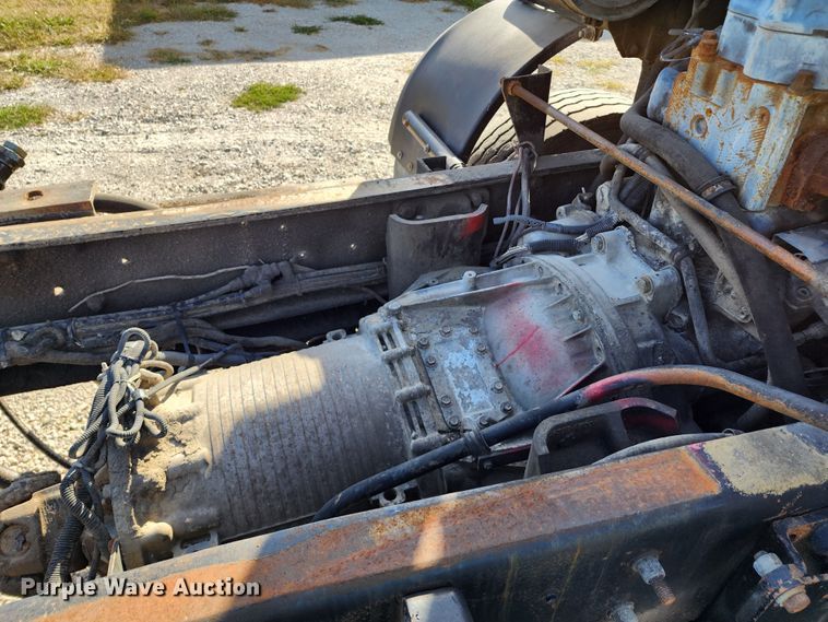 image for item KH9217 2001 Mack MR  truck cab and chassis