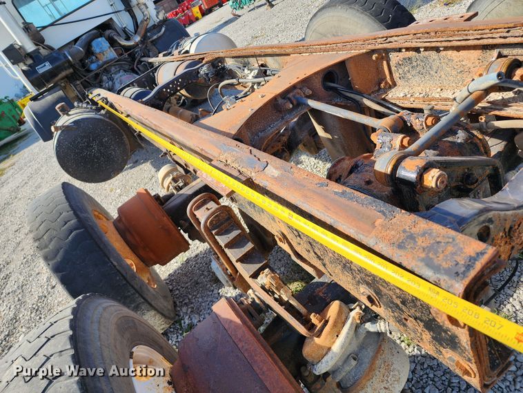 image for item KH9217 2001 Mack MR  truck cab and chassis