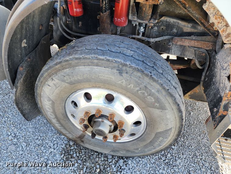 image for item KH9217 2001 Mack MR  truck cab and chassis