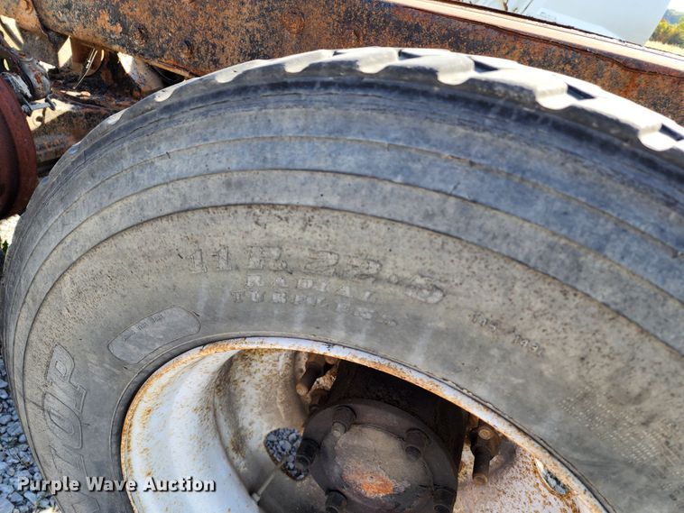 image for item KH9217 2001 Mack MR  truck cab and chassis