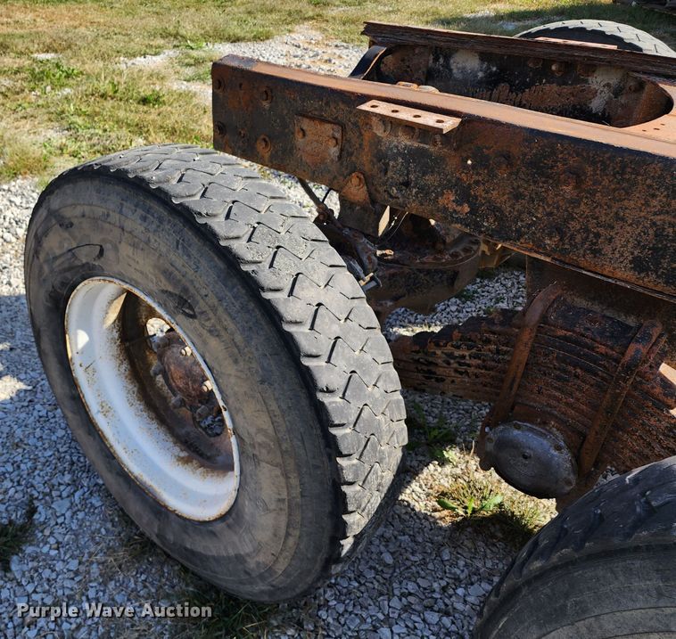 image for item KH9217 2001 Mack MR  truck cab and chassis