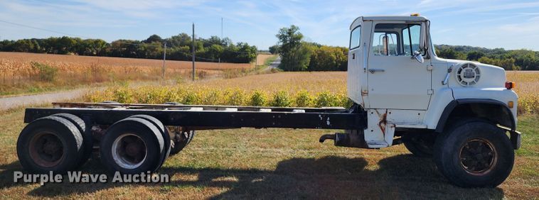 image for item KH9218 1986 Ford 8000  truck cab and chassis