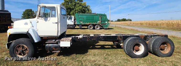 image for item KH9218 1986 Ford 8000  truck cab and chassis